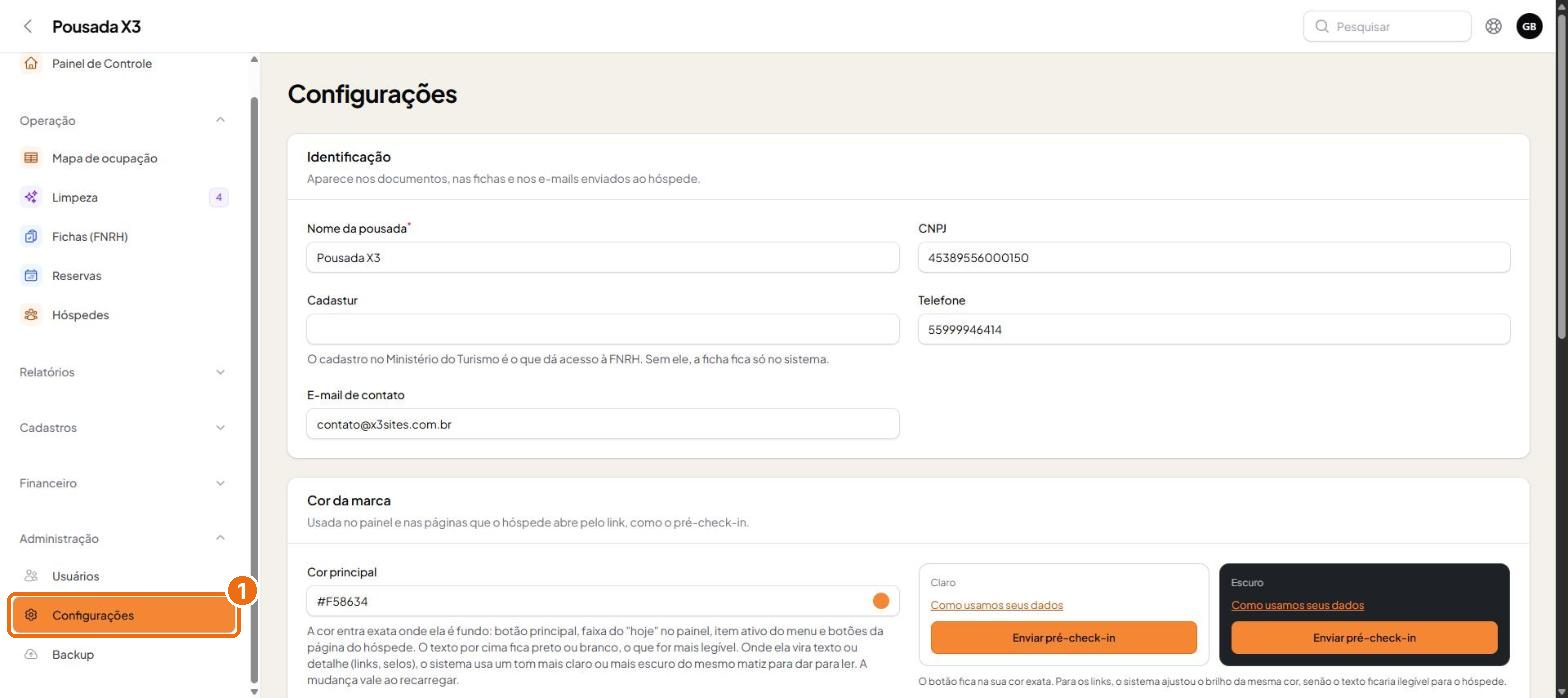 Tela do passo 1: Configurações > Identificação: nome, CNPJ, Cadastur, telefone e e-mail aparecem nos documentos e nos e-mails a